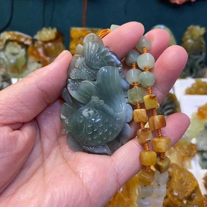 蛇纹石玉未镶嵌颈饰