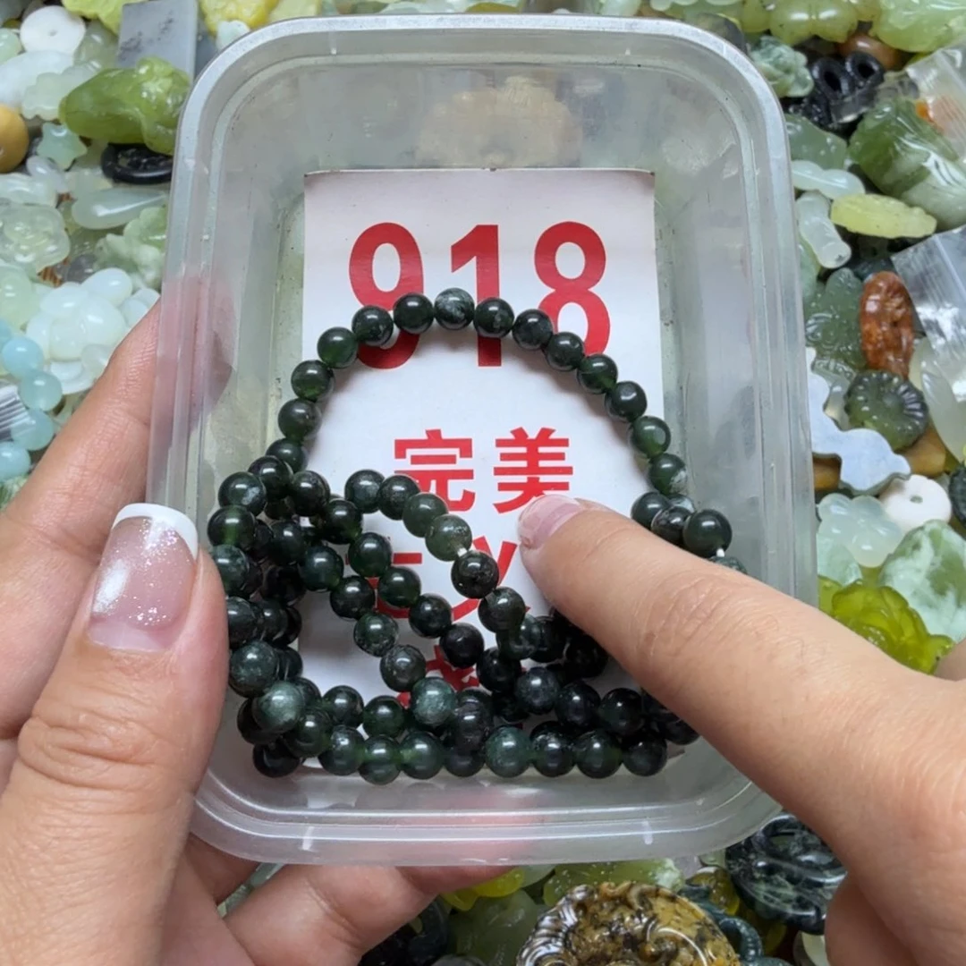 透闪石-蛇纹石玉吊坠未镶嵌