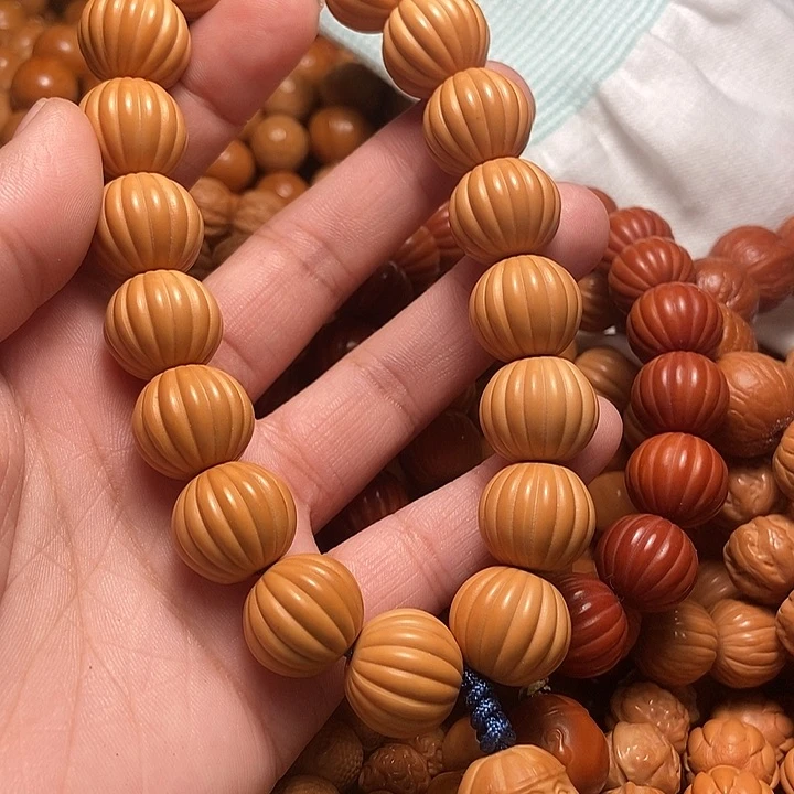 猴头核桃吊坠孙*手持