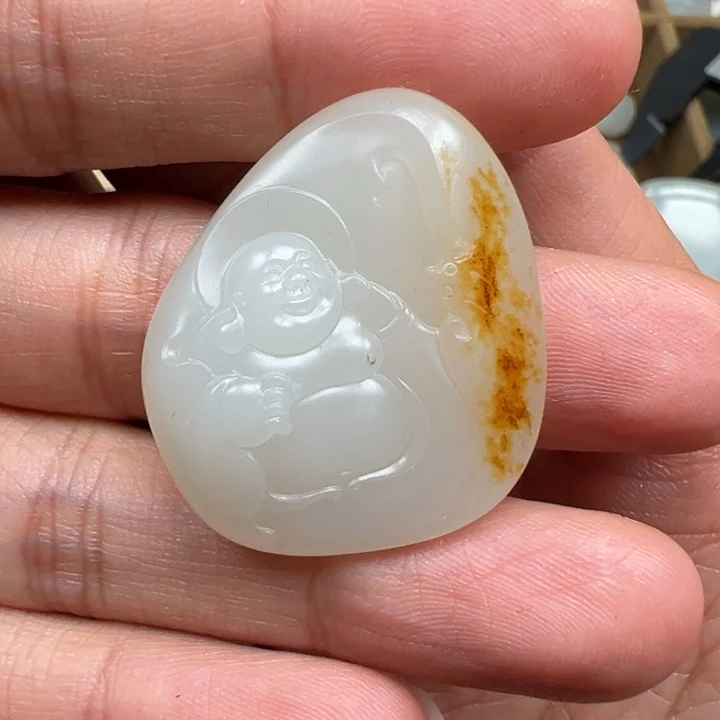 和田玉未镶嵌颈饰佛