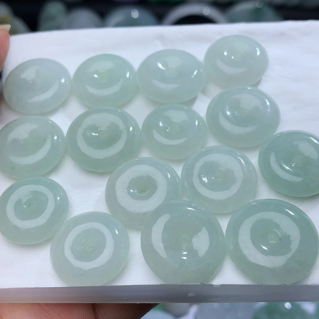 翡翠未镶嵌颈饰发2个