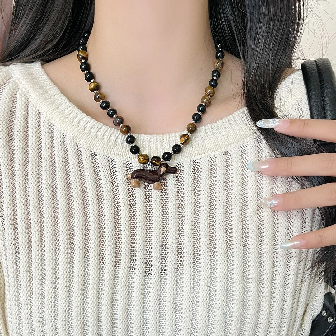 非金属树脂项链 可爱卡通腊肠狗虎眼石串珠项链女秋冬百搭锁骨链