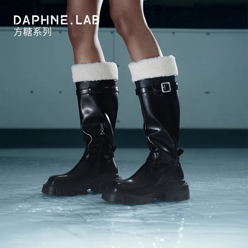 DAPHNE LAB达芙妮方糖毛领及膝靴2024女新款中筒拼接时尚厚底增高