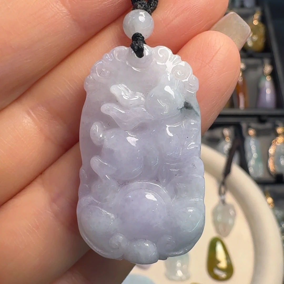 翡翠未镶嵌颈饰生肖兔