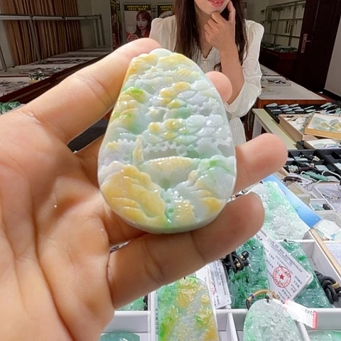翡翠未镶嵌颈饰一