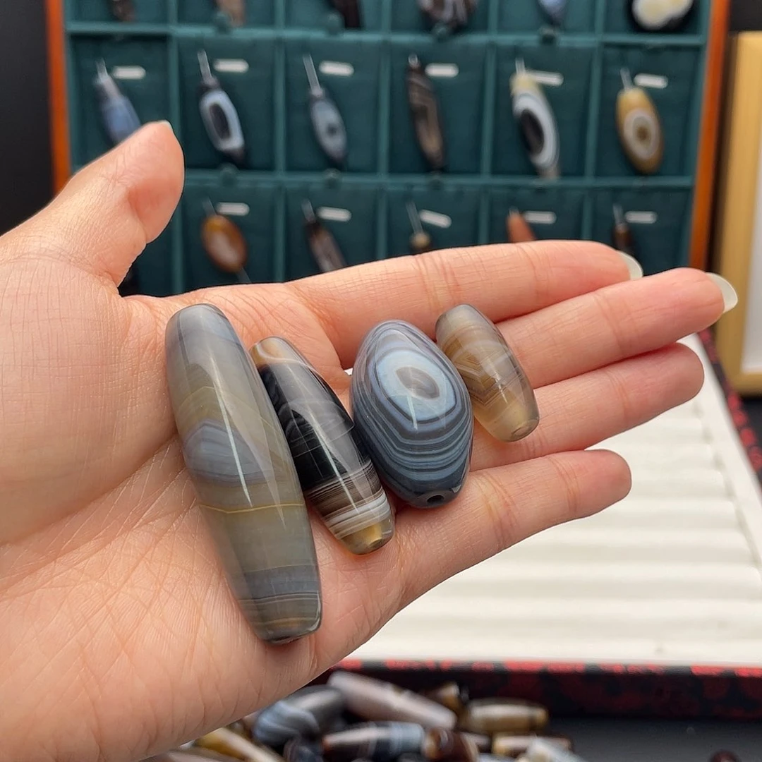 玛瑙/玉髓未镶嵌珠宝半成品言**白