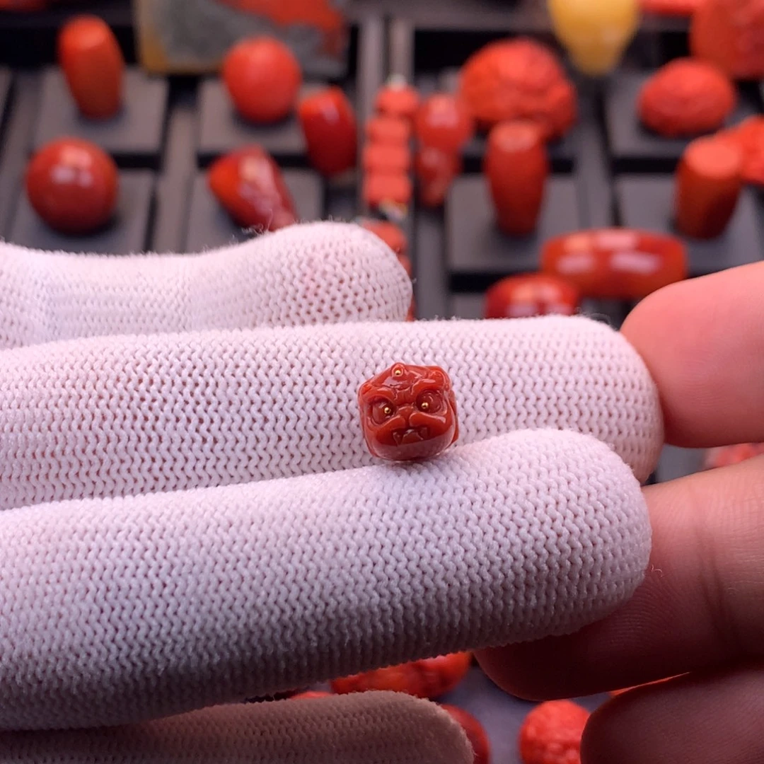 南红玛瑙未镶嵌精工雕刻满色满肉醒狮头配珠9mm