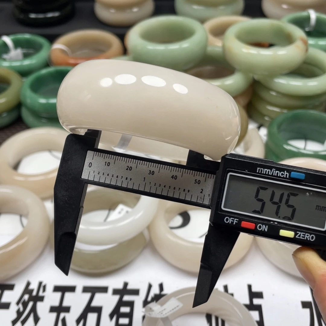 未镶嵌手镯石英质玉