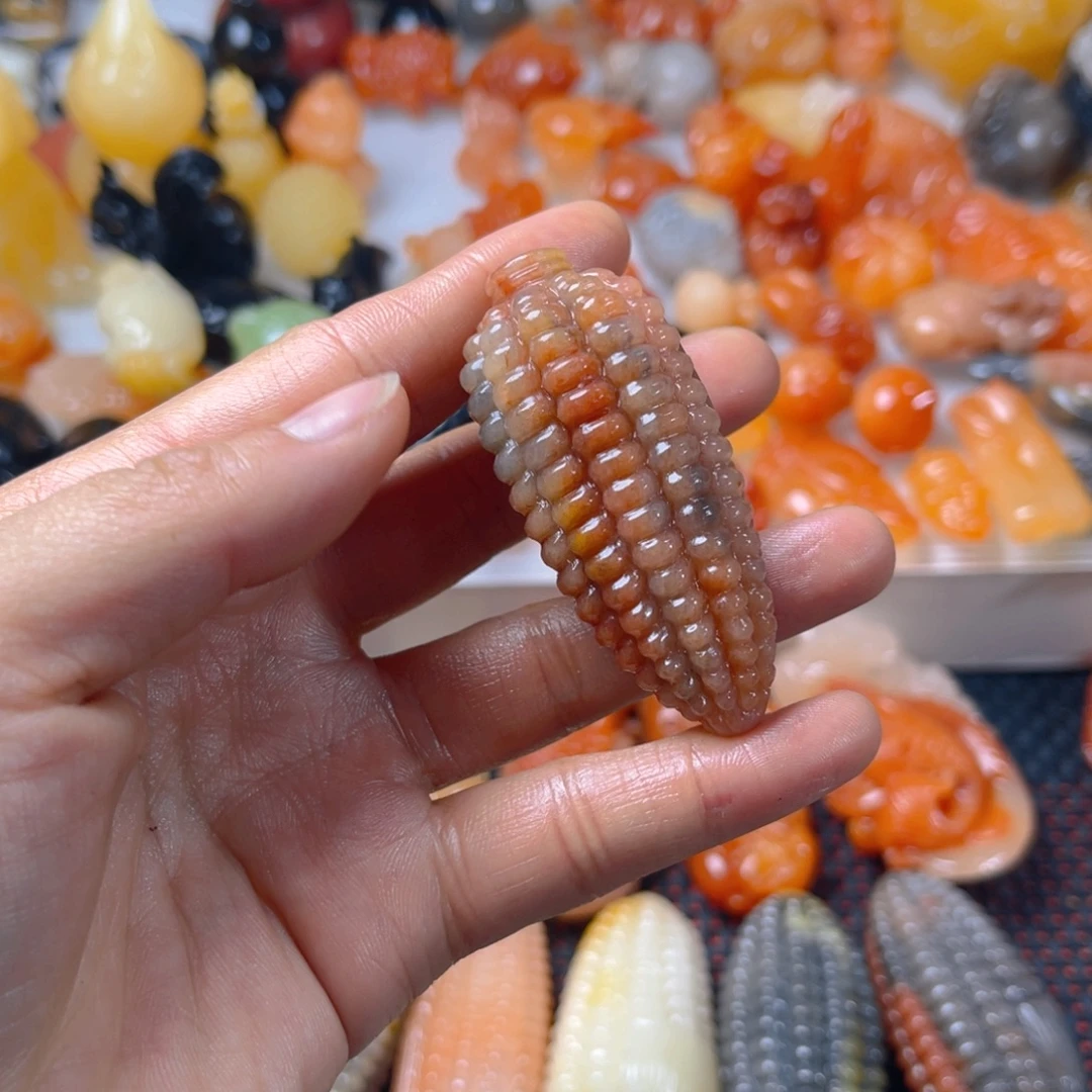港***湾颈饰未镶嵌石英质玉（金丝玉）