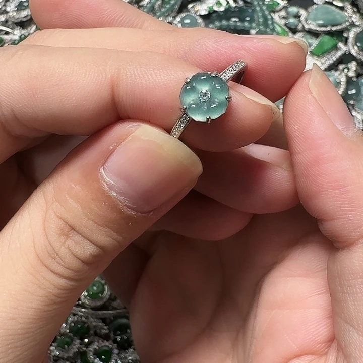 翡翠未镶嵌颈饰天然A货翡翠放漏