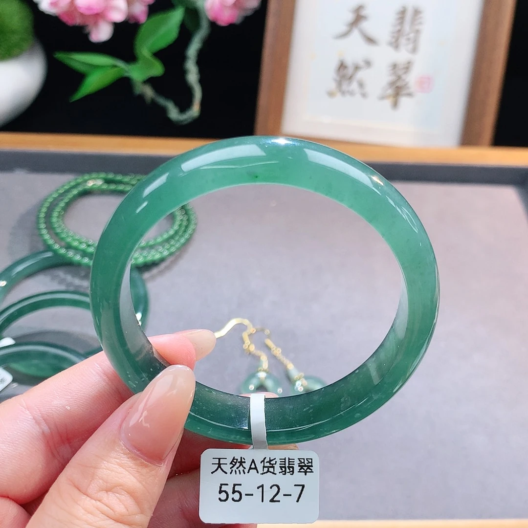 未镶嵌手镯（圆镯）翡翠