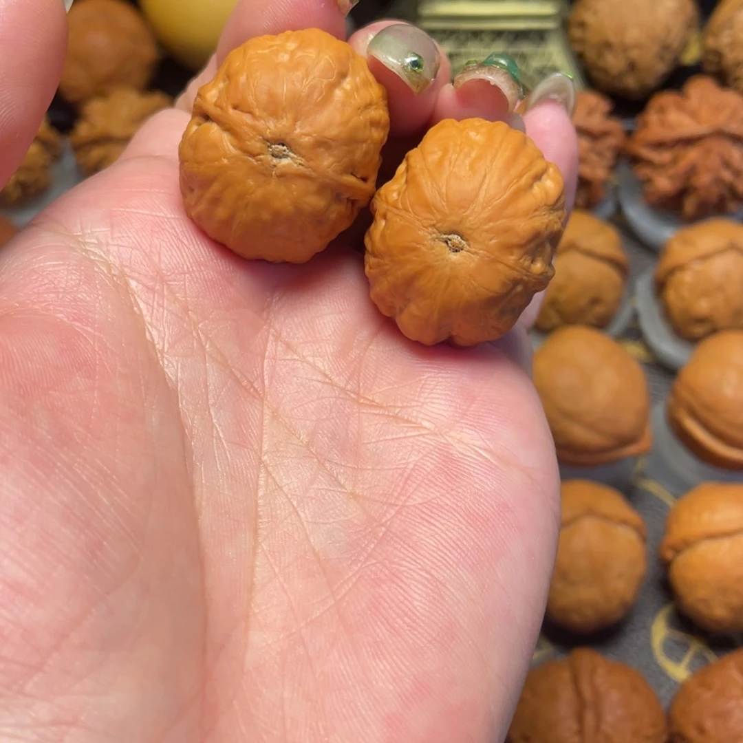 文玩核桃吊坠一**遥绣球