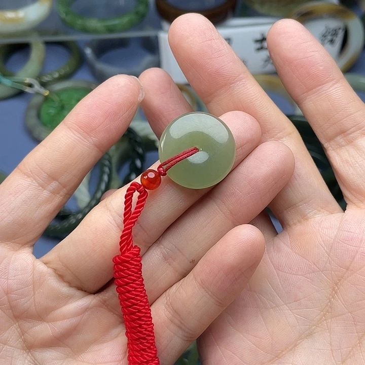 颈饰未镶嵌和田玉（青白玉）