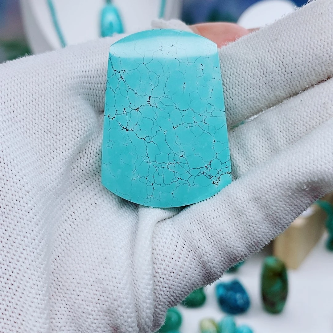 绿松石未镶嵌颈饰