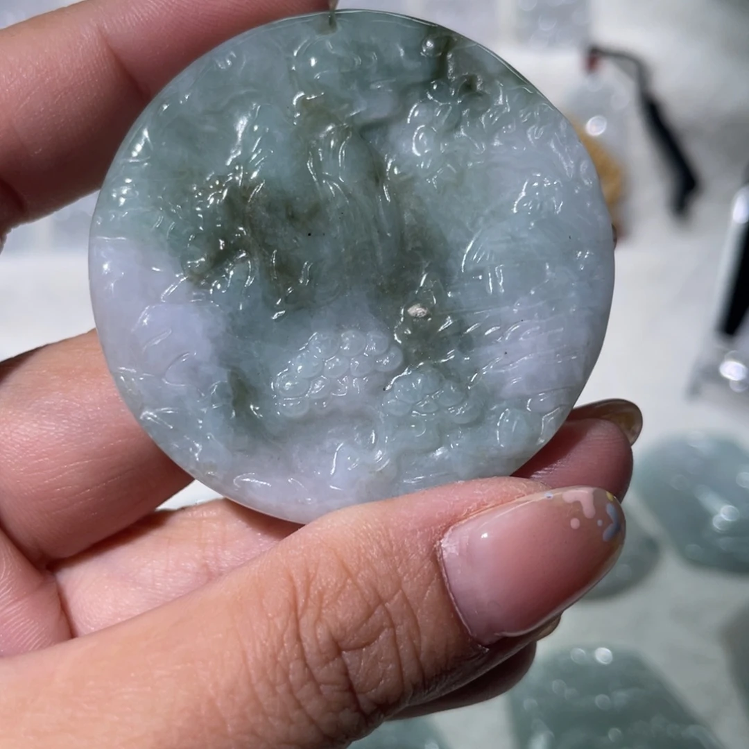 翡翠未镶嵌颈饰山水
