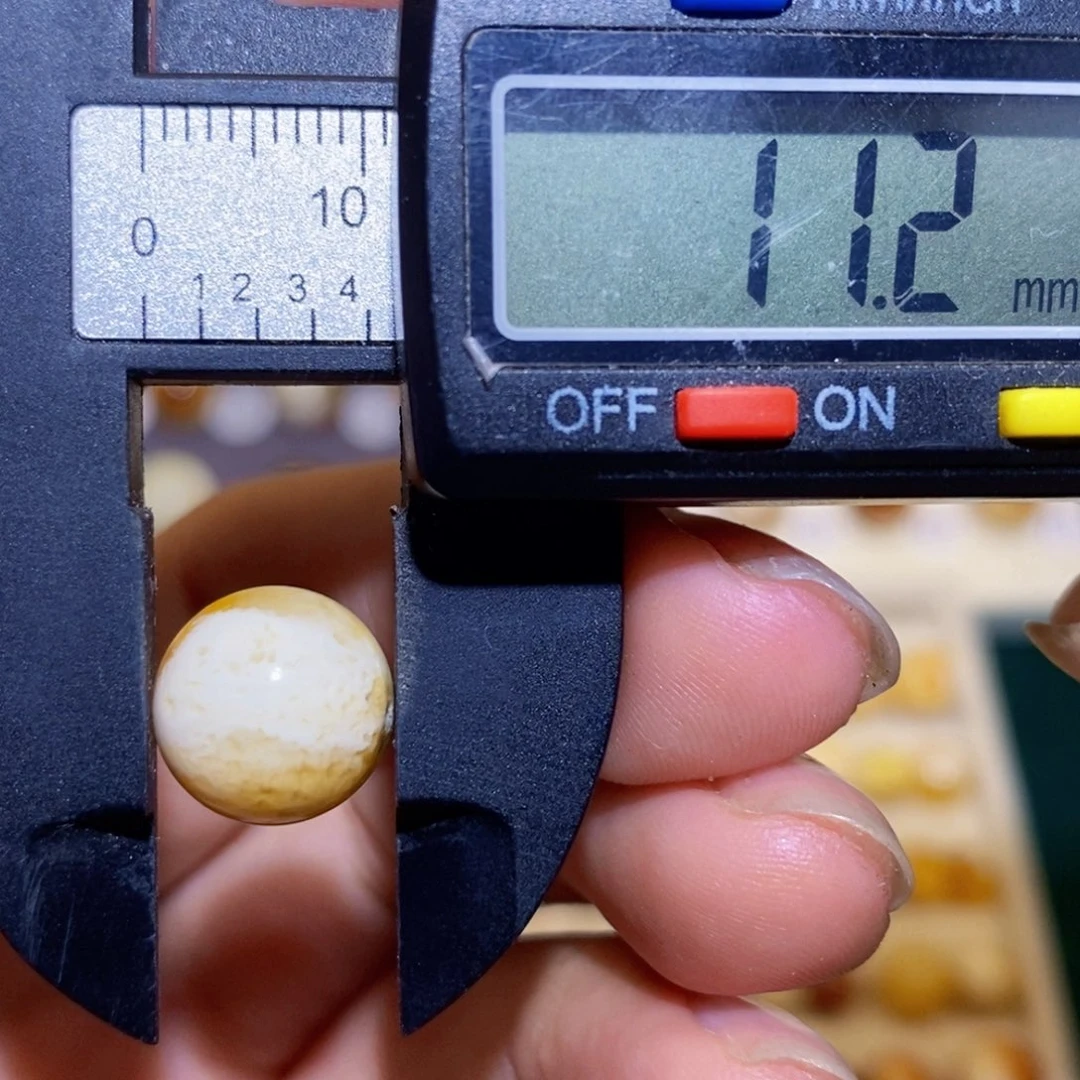 未镶嵌蜜蜡珠宝奇石