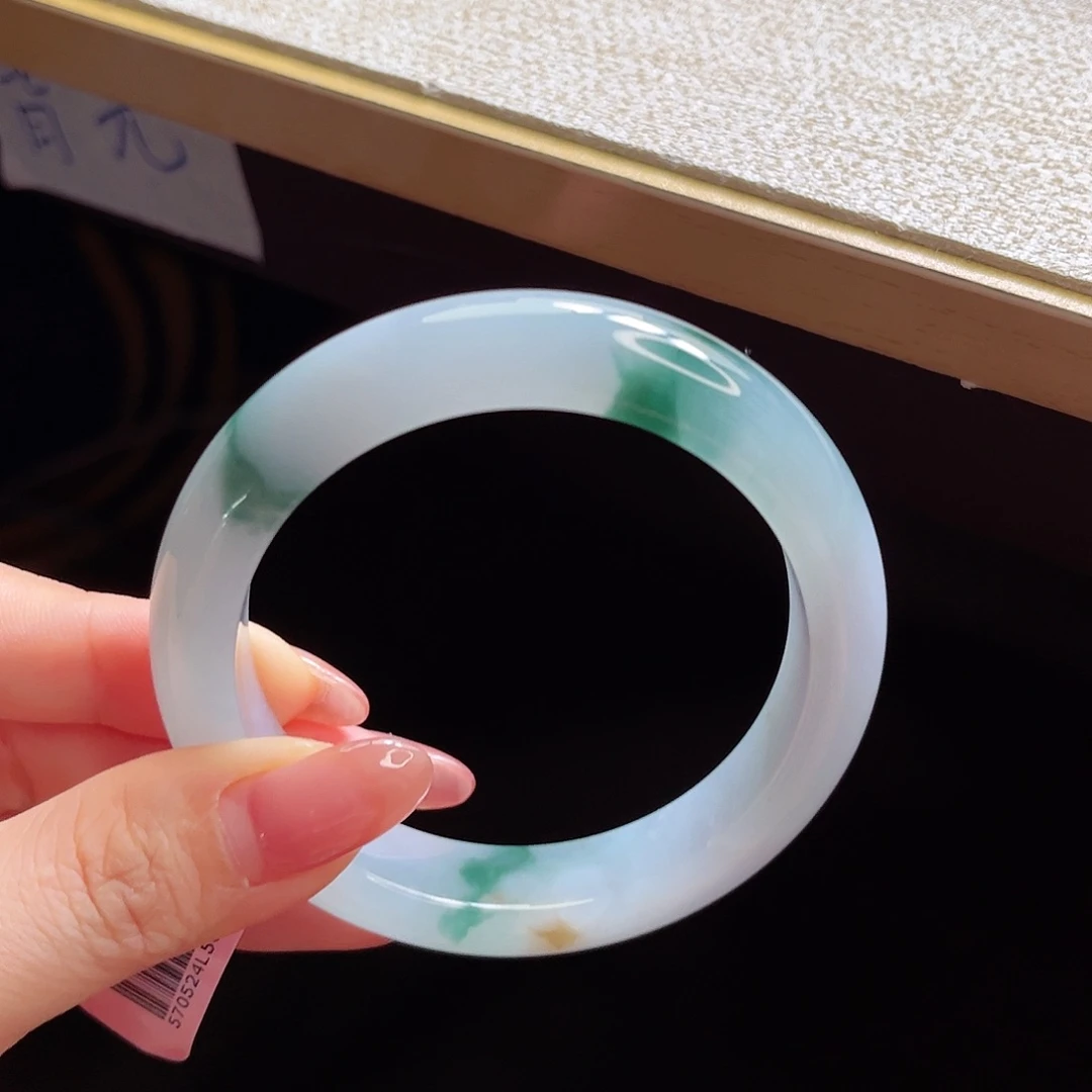 翡翠手镯未镶嵌手镯