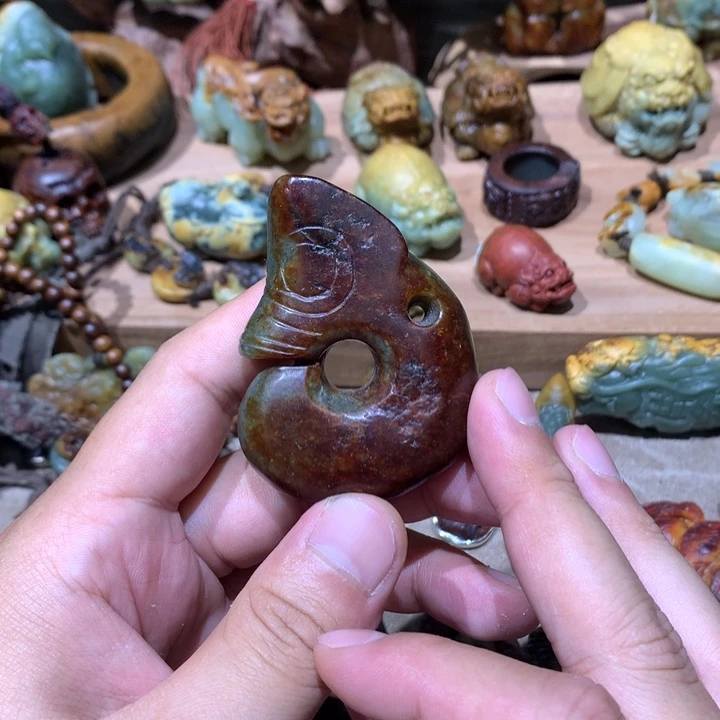 未镶嵌岫岩河磨玉（透闪石质玉）挂件