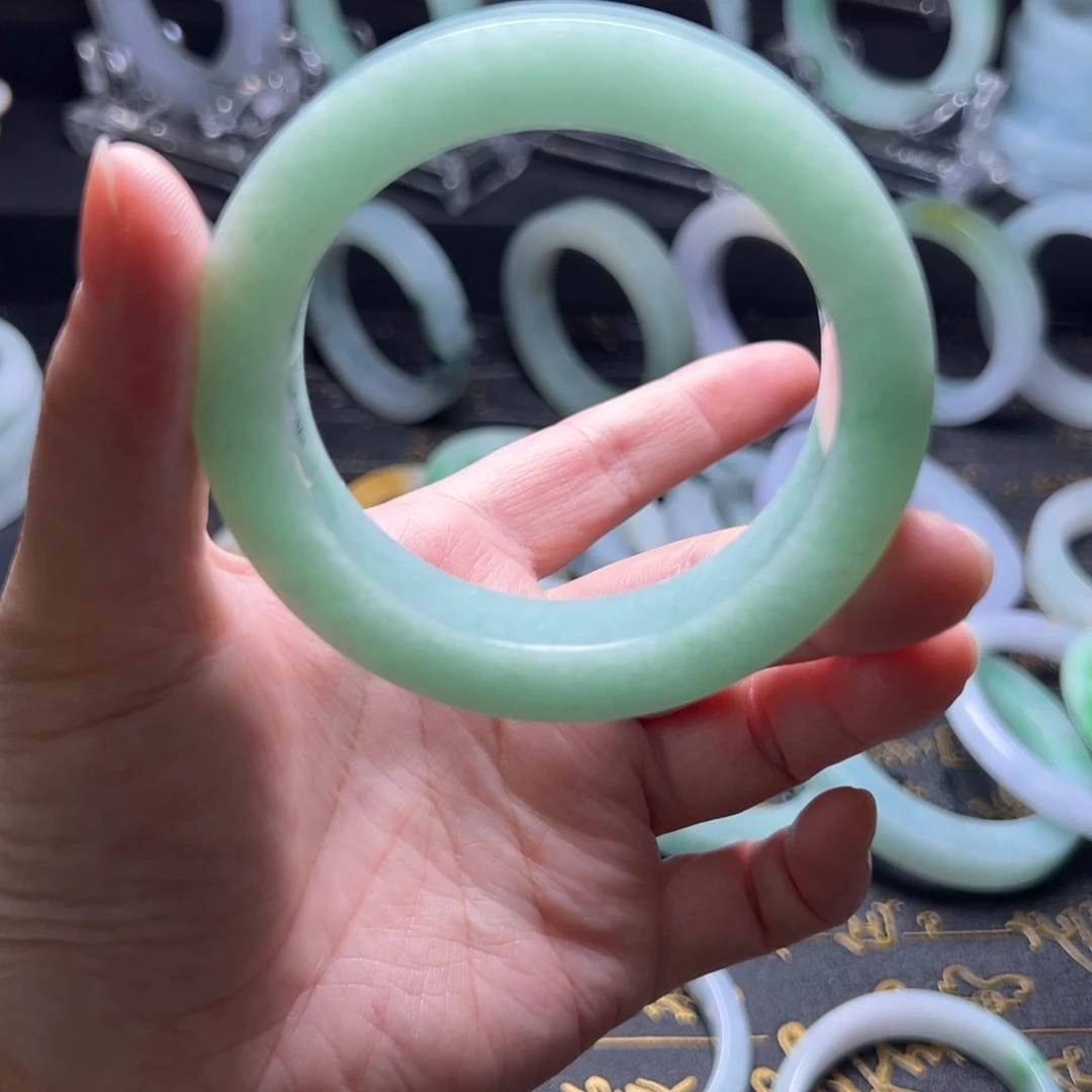 未镶嵌翡翠手镯定制翡翠