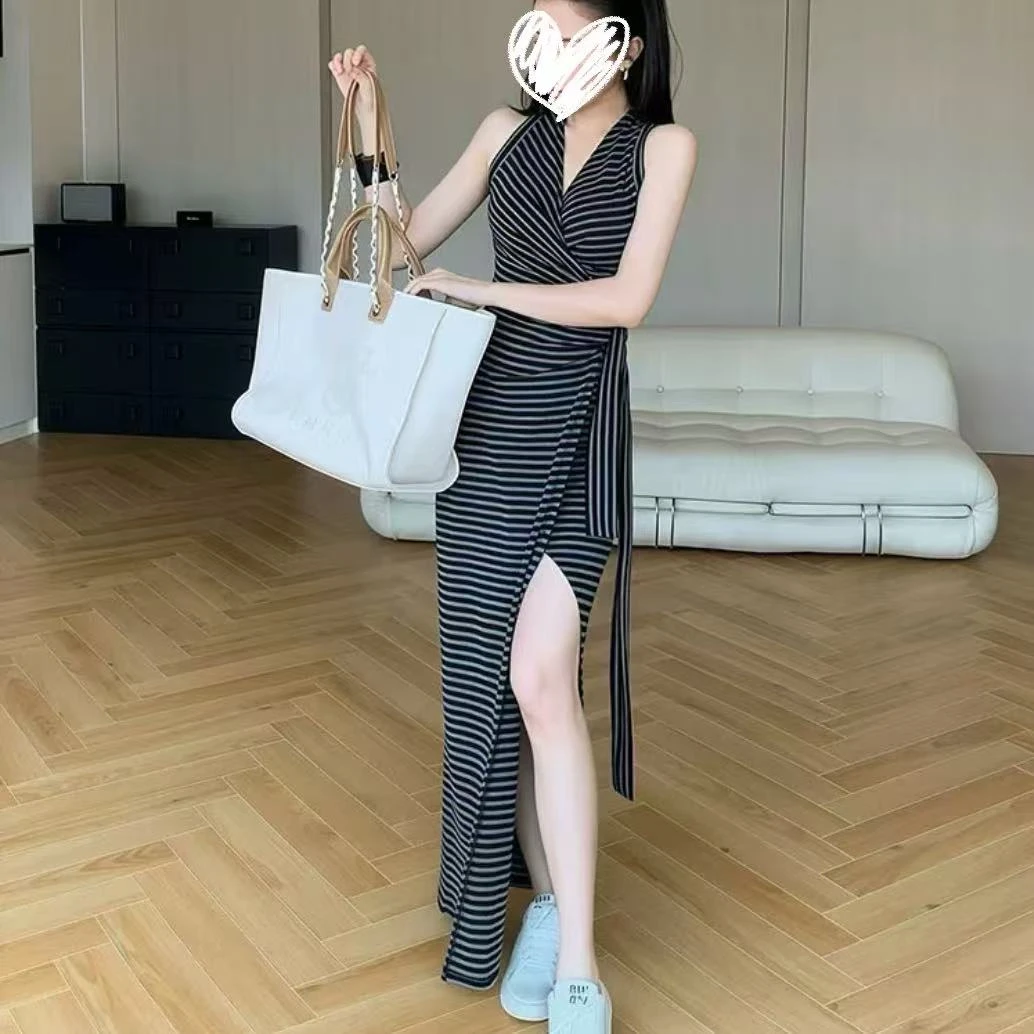 2025夏季新款法式V领时尚气质条纹修身显瘦收腰系带开叉连衣裙女