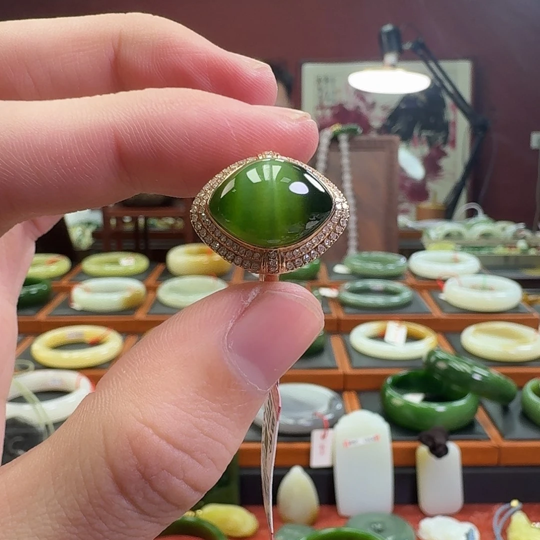 颈饰18K金镶嵌和田玉