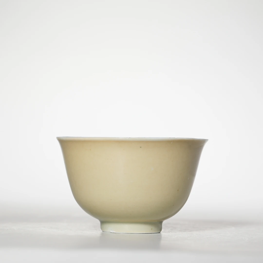 【预展专用】3230清康熙·外米黄釉内青花花卉纹茶圆【古董拍卖】