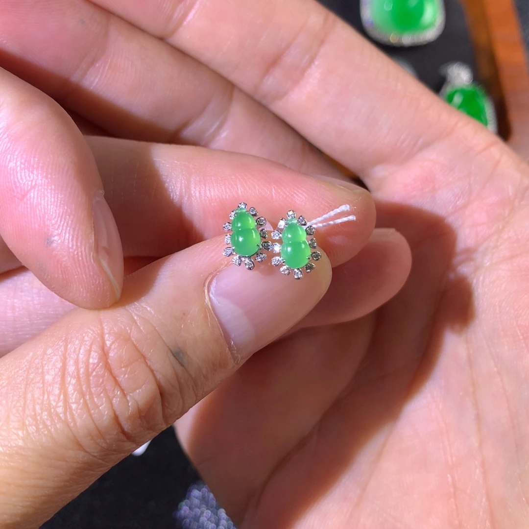 ****滴翡翠18K金镶嵌耳饰