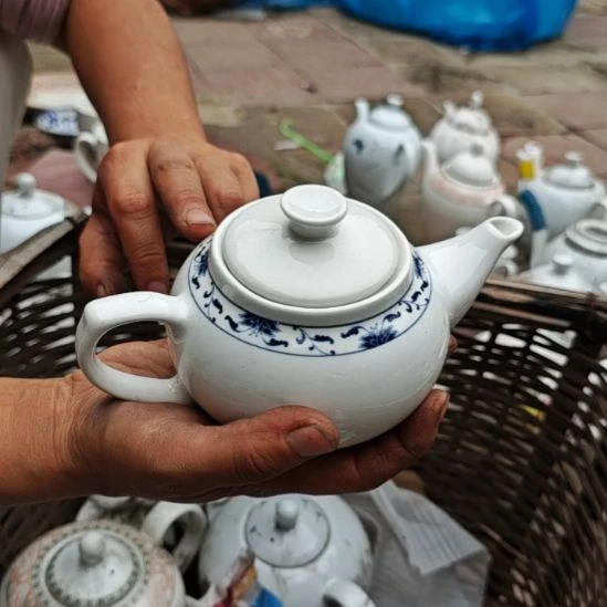 库存微瑕多孔茶壶一个