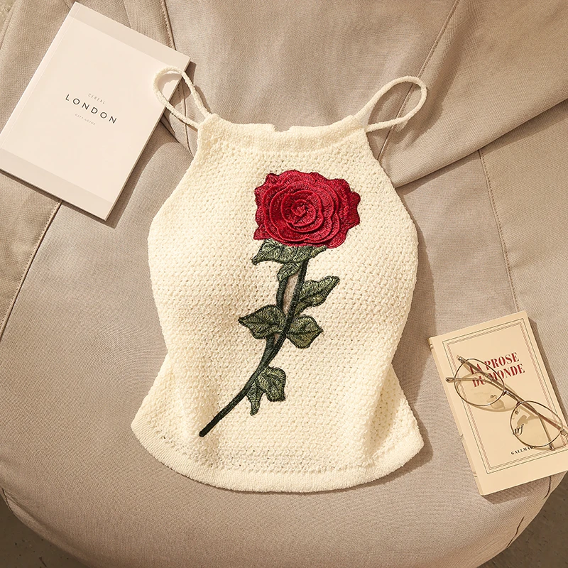 白色花朵刺绣针织挂脖吊带背心女夏季新款甜辣妹修身内搭美背上衣