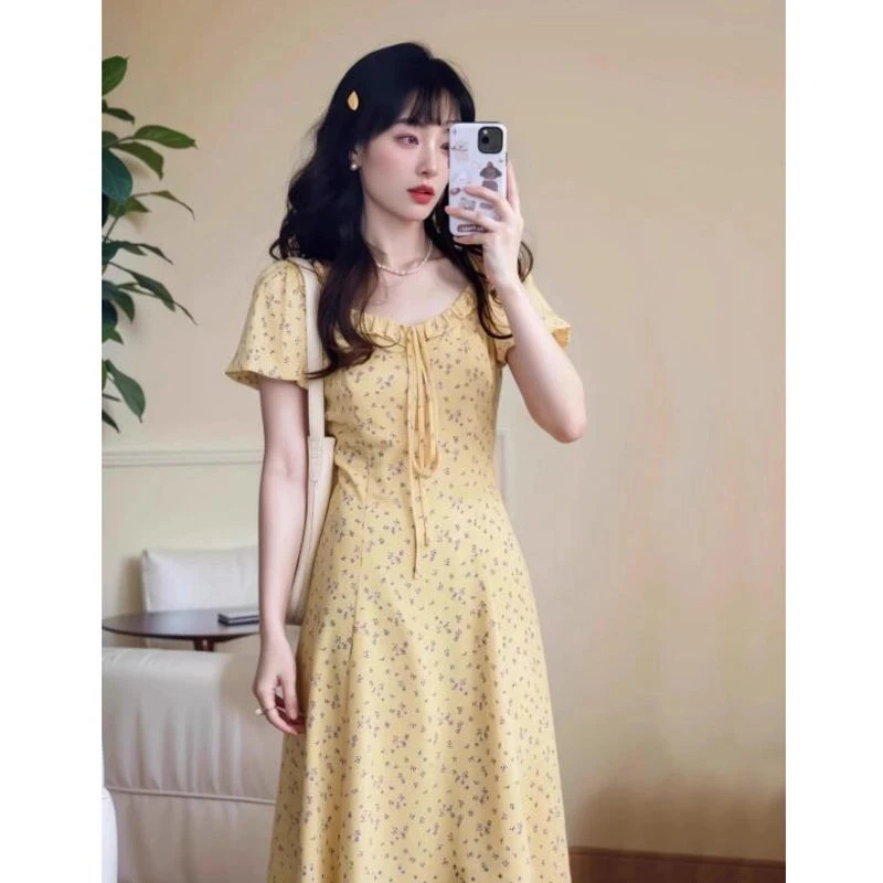 2025气质新款裙子法式复古小众长款方领收腰显瘦长裙碎花连衣裙
