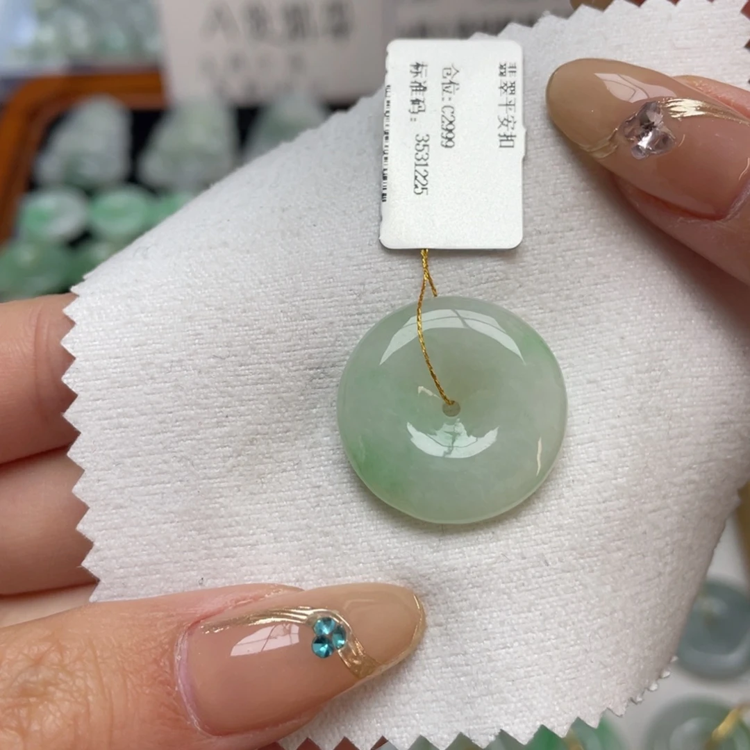 翡翠未镶嵌颈饰平安扣