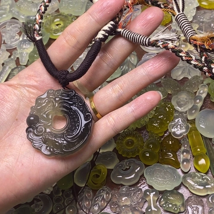 蛇纹石玉合金颈饰