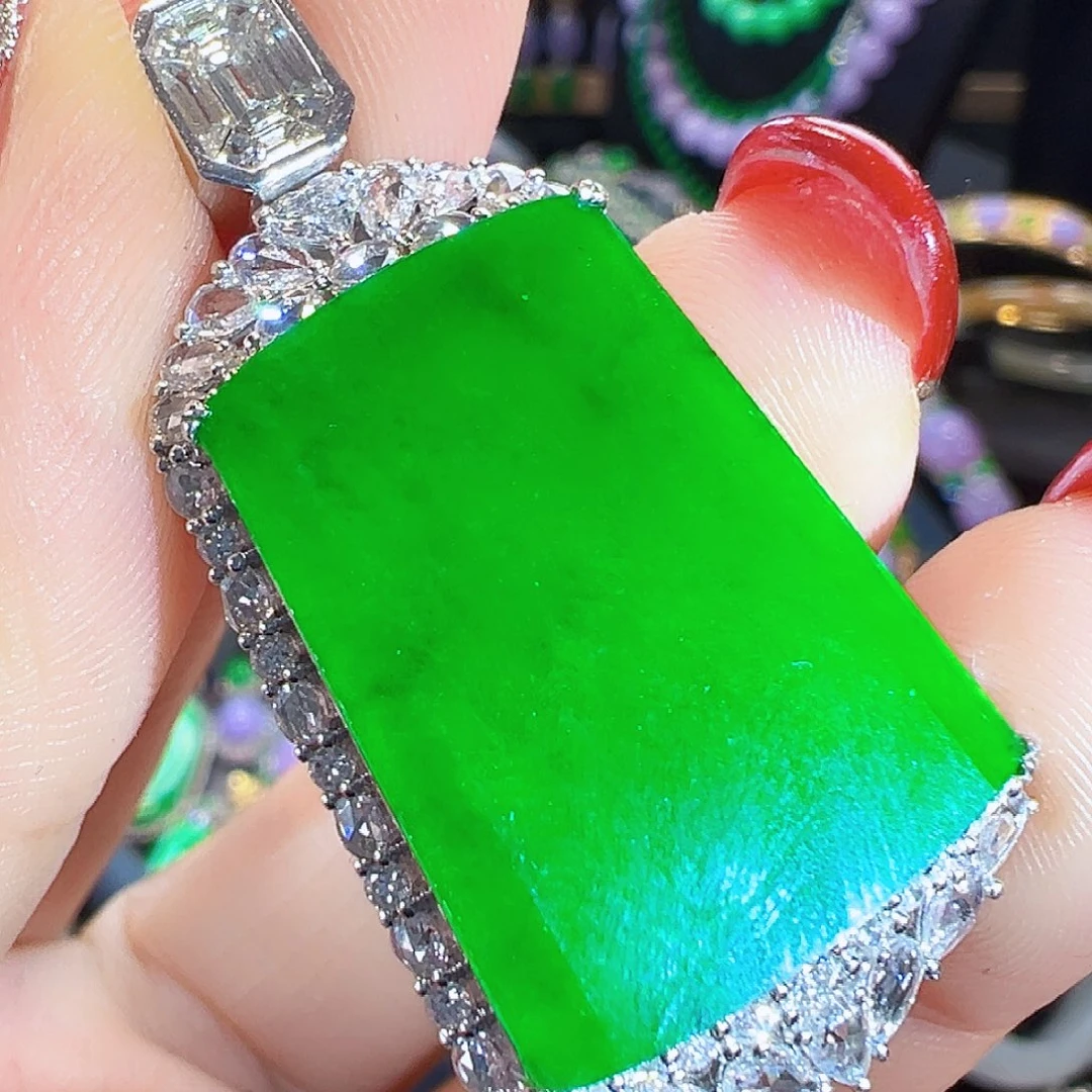 翡翠18K金镶嵌颈饰签收后24小时鉴赏期