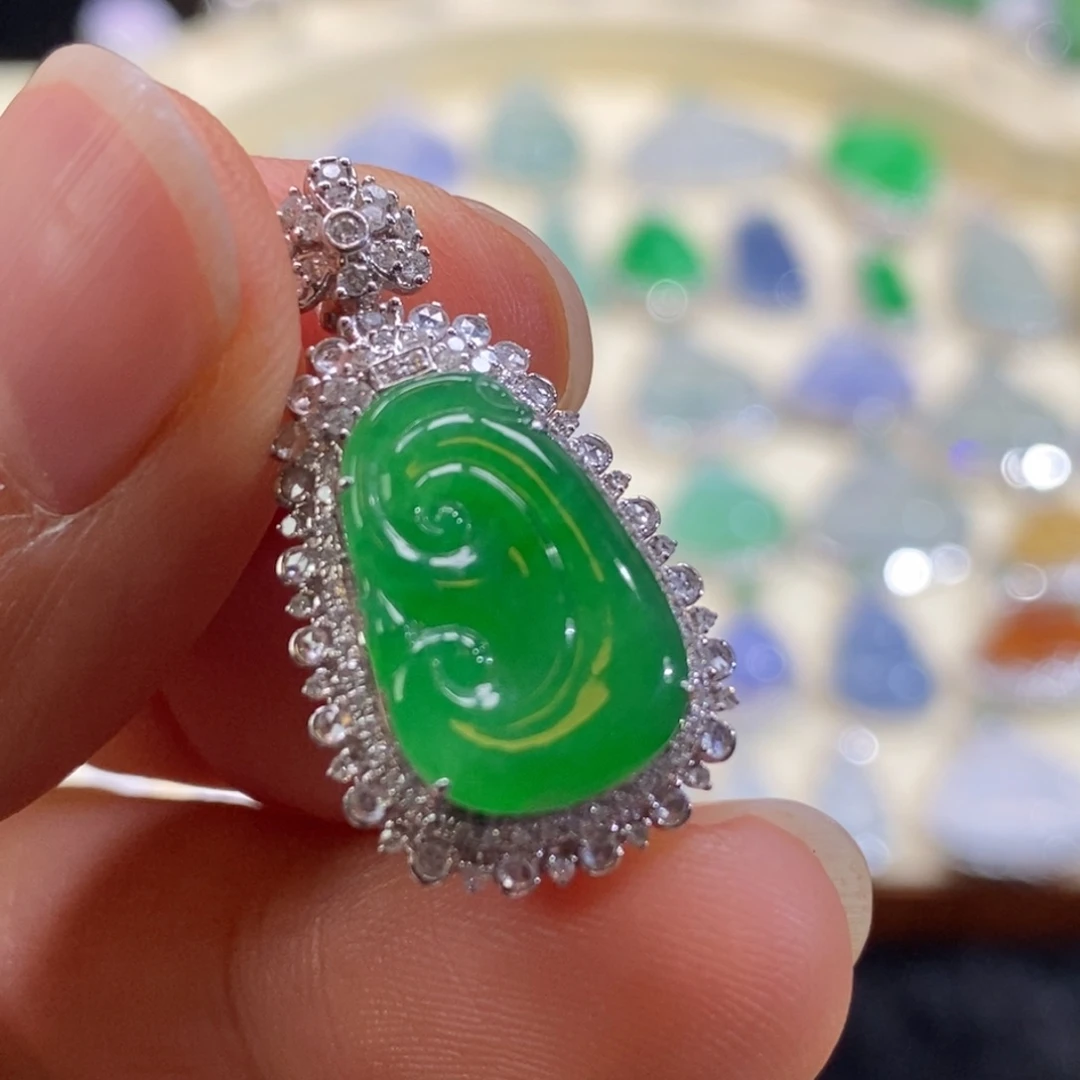 翡翠18K金镶嵌戒指