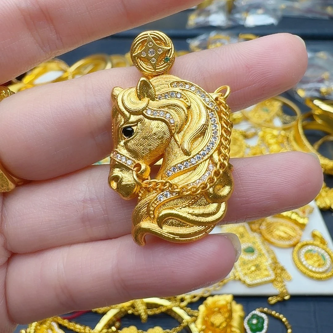 合金赤翼马头吊坠