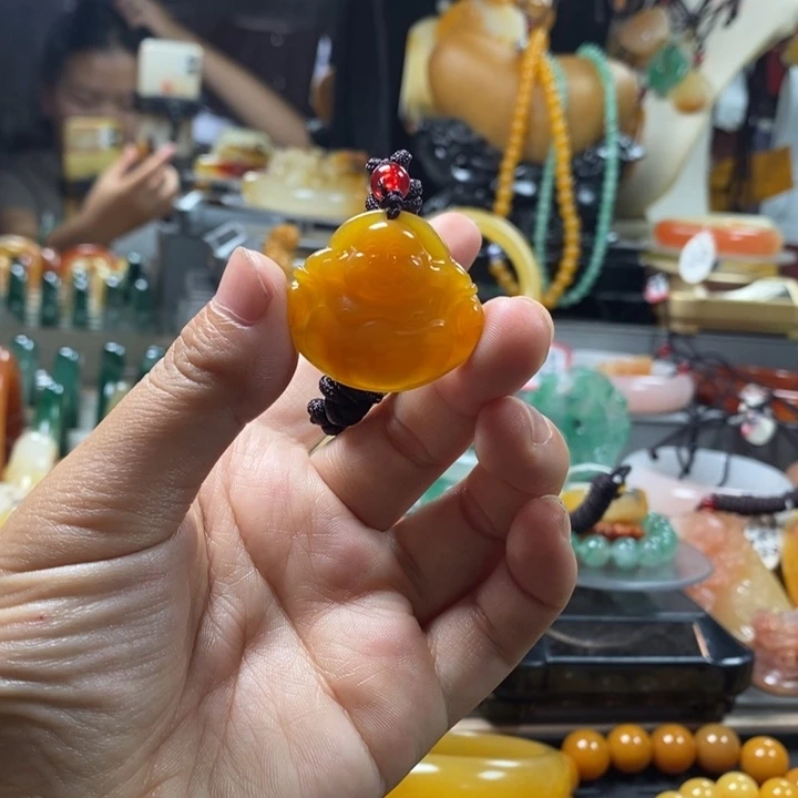 未镶嵌石英质玉（黄龙玉）手镯