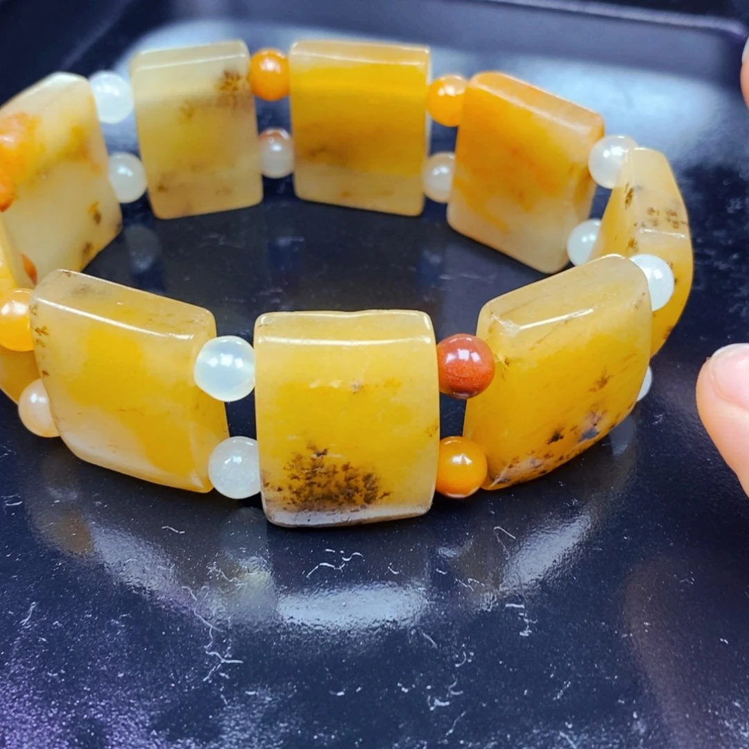石英质玉（黄龙玉）未镶嵌颈饰