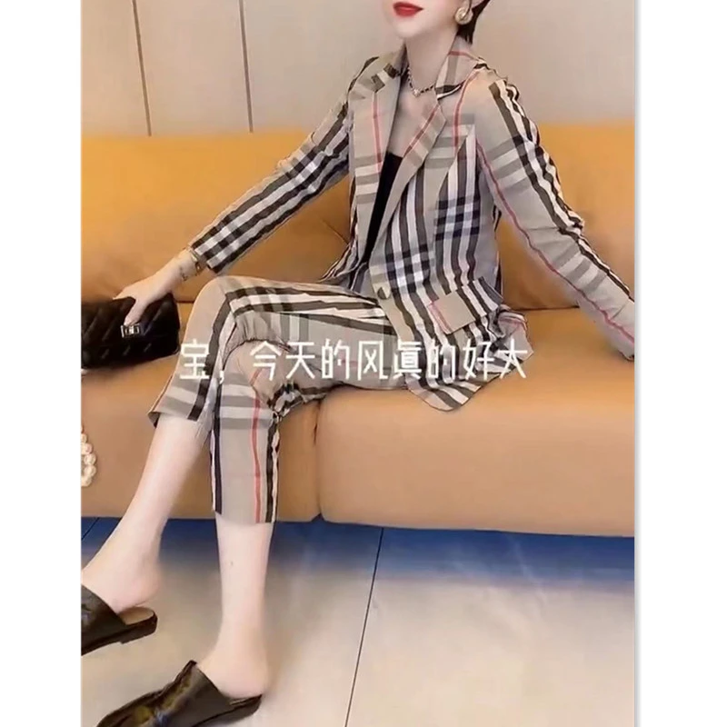 【大爱美依缘】新款气质洋气格纹衣服修身显瘦休闲西服两件套套装