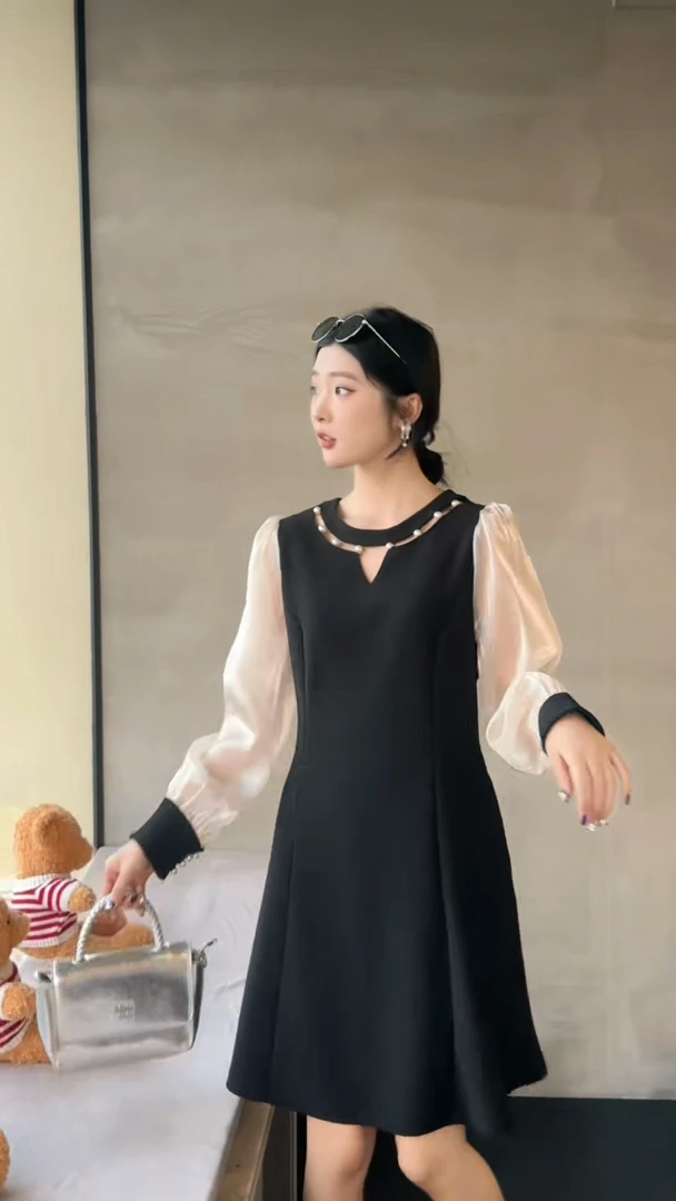 法式轻熟风御姐气质珍珠镂空A字收腰连衣裙女时尚优雅高级感中裙