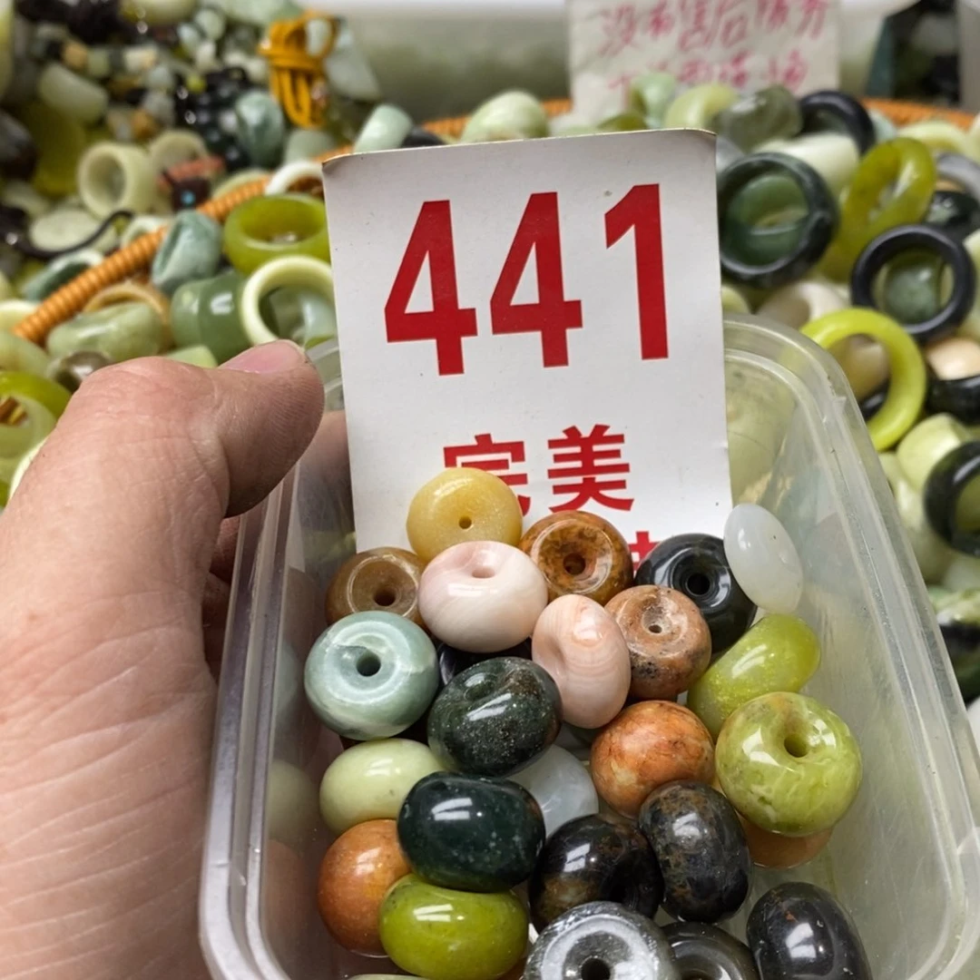 蛇纹石玉挂坠未镶嵌