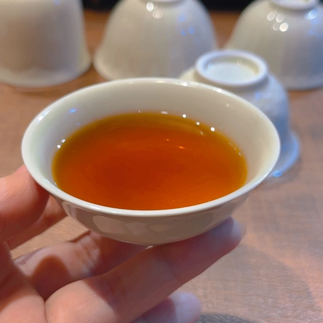 仿古定瓷 普洱杯 内刻游鱼纹  55ml