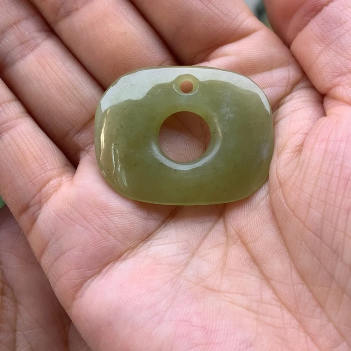 【闪购商品】透闪石质玉吊坠未镶嵌