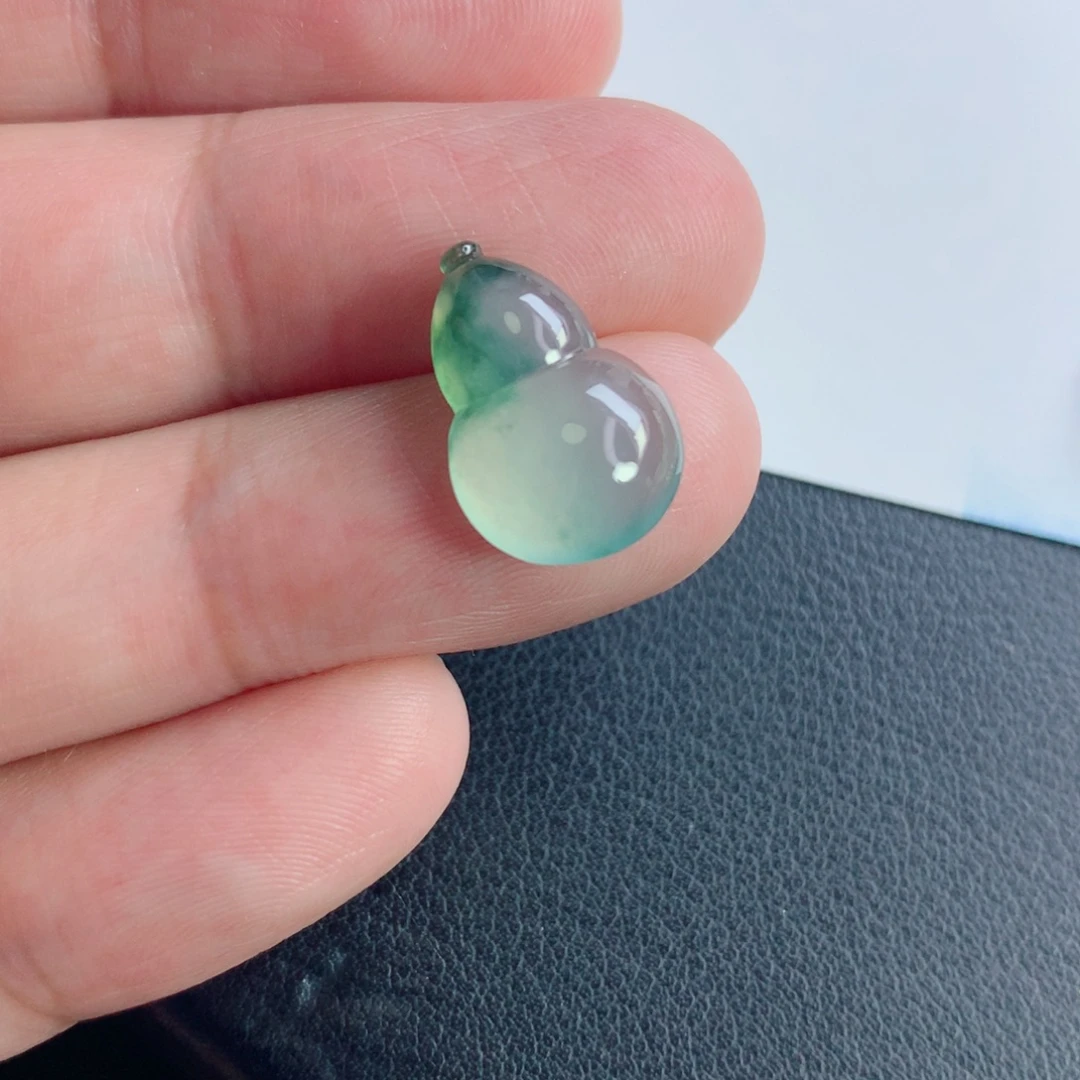 只***你翡翠未镶嵌颈饰葫芦
