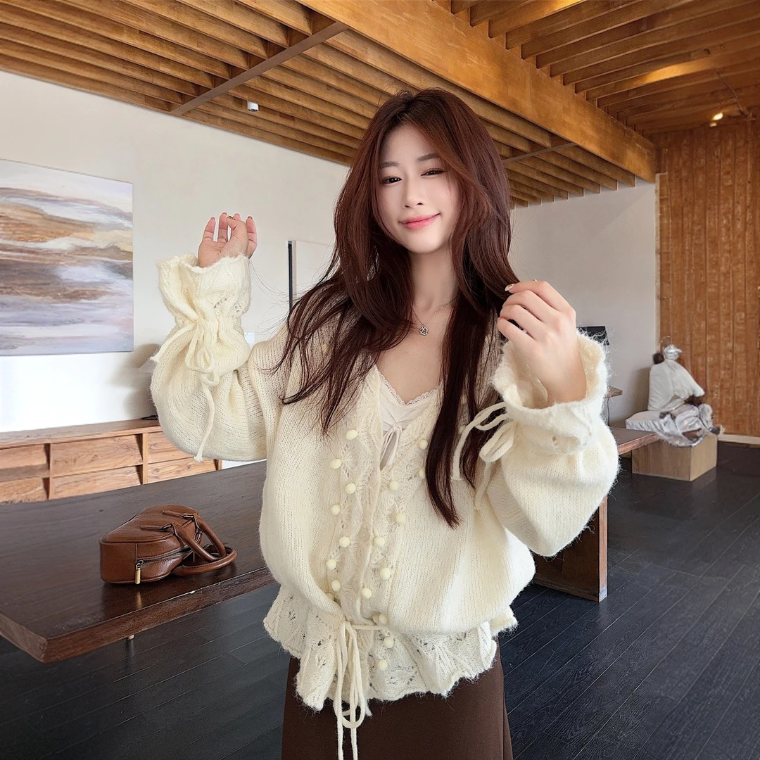 法式钩花镂空毛球针织衫女2025夏季设计感小众抽绳毛衣别致上衣潮