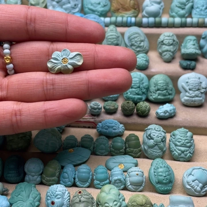 绿松石未镶嵌颈饰