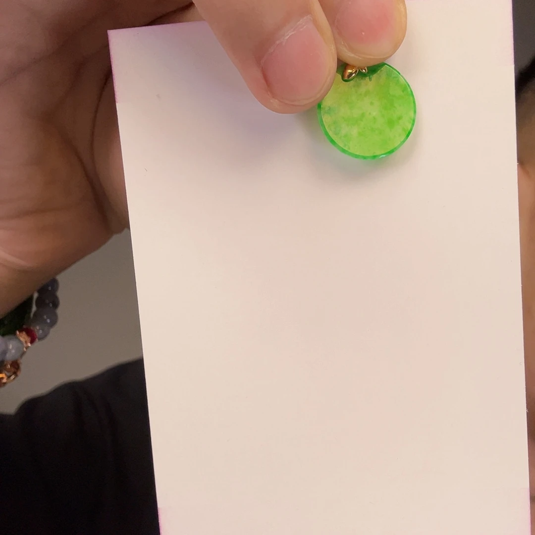 18K金镶嵌挂件翡翠一件