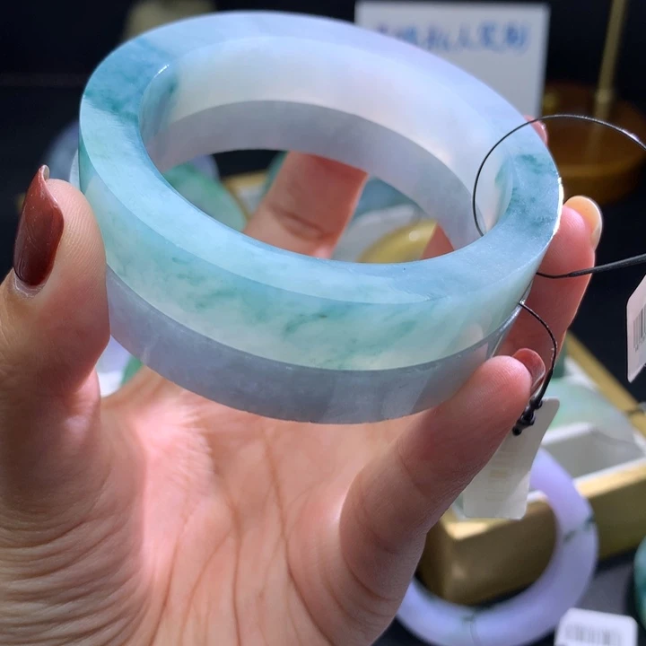 定制翡翠未镶嵌翡翠手镯