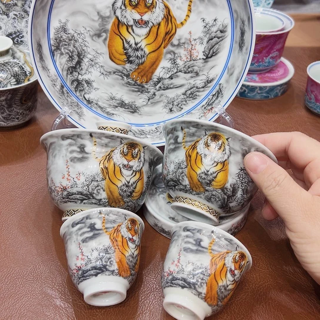 摆件景德镇陶瓷研究所工作的