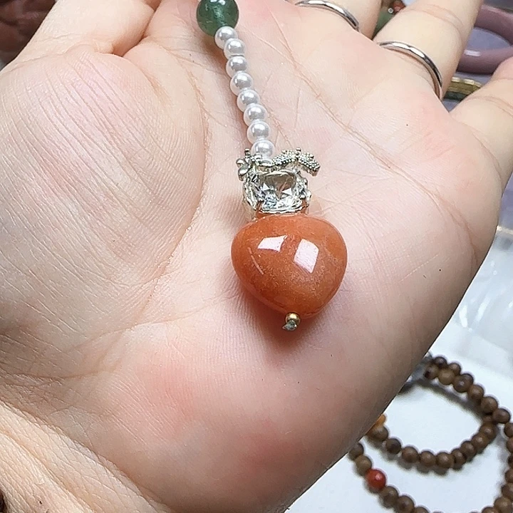 颈饰未镶嵌石英质玉