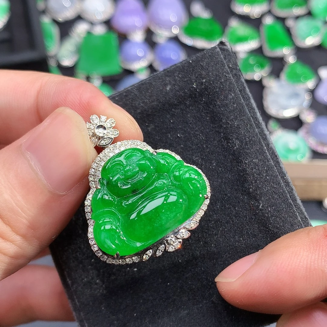 颈饰18K金镶嵌翡翠